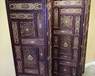VTG. ORNATE HAND CARVED WOOD 4 PANEL SCREEN