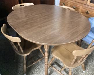 MID CENTURY OAK DINING TABLE & 4 CHAIRS
