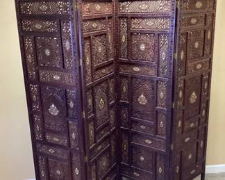 VTG. ORNATE HAND CARVED WOOD 4 PANEL SCREEN
