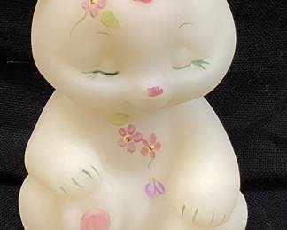 FENTON 1996 PNWFA SITTING BEAR CUB FIGURINE