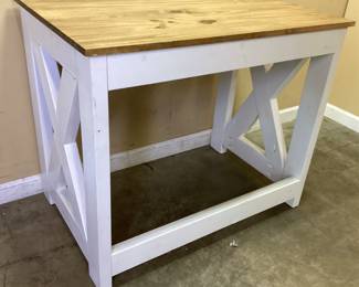 RUSTIC FARMHOUSE STYLE TABLE