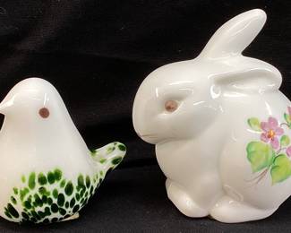(2) FENTON 1988 SAMPLE ROOM OFFHAND BIRD, SIGNED BILL FENTON & 1980 VIOLETS-IN-THE-SNOW BUNNY, SIGNED FIGURINES