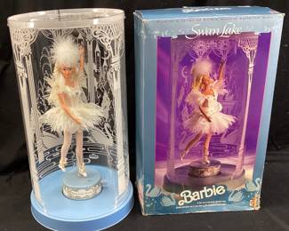 1991 SWAN LAKE MUSICAL BALLERINA BARBIE w BOX