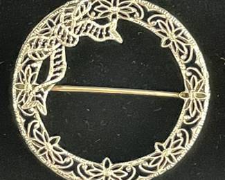 14K White Gold Filigree Wreath Brooch