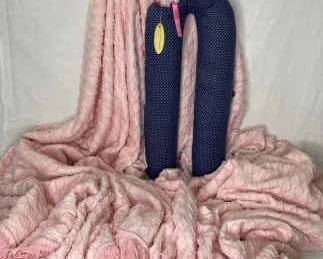 MorganJones Infinity Link Chenille Bedspread and Pappagalla Cat Boot Shaper