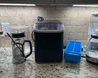 Kitchen Drinkware Lot