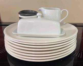 Villeroy & Boch White Dinner Plates (13") & BIA