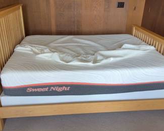 Solid Maple Queen Bed & Mattress Set