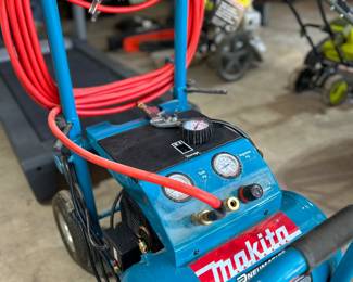 Makita compressor
