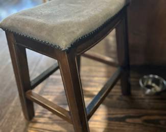 4 bar stools