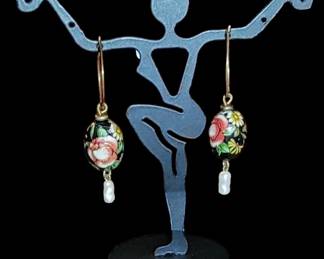 Vintage earrings made of vintage black cloisonne Pearl Dangle on gold wire vintage