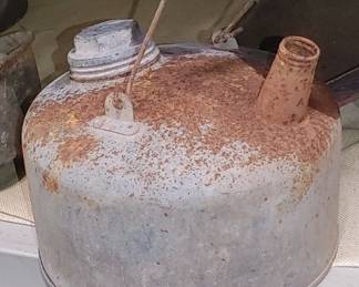 Small Eagle gas can wouldn't handle original color red
