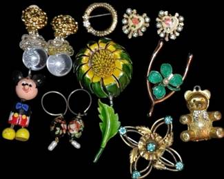 Just a few pieces of vintage costume jewelry with tons more of pictures to post! We still have pictures of the upstairs to post all the Christmas decorations and more. This is a packed-out sale so don't miss out.