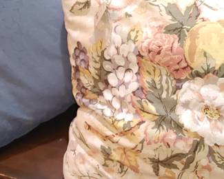 Beautiful pillows upstairs & Linens