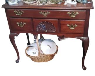 Councill Craftsmen New England Design Mahogany Lowboy desk