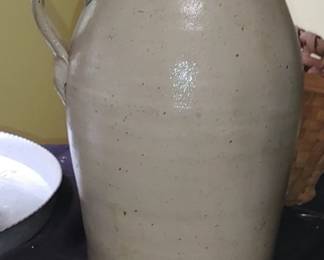 ANTIQUE/PRIMITIVE STONEWARE CROCK BUTTER CHURN WITH HANDLE