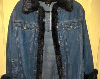 Wonderful denim jacket with real fur accents