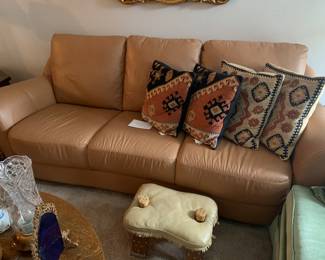 Leather sofa
Camel saddle