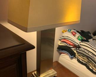 Contemporary lighting
Table lamp