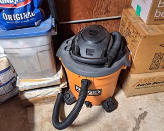 Shop vacuum