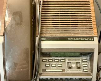 Vintage General Electric - GE FM/AM Clock Radio Telephone