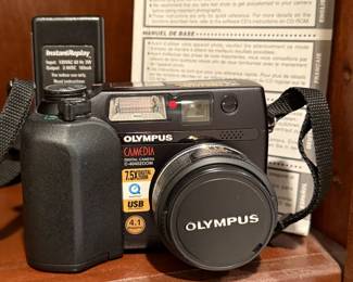 Olympus Camedia C-4040 Zoom Digital Camera