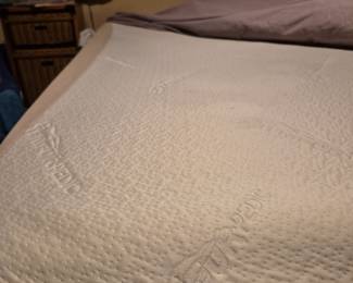 This is a look at the mattress of the Cali King bed.