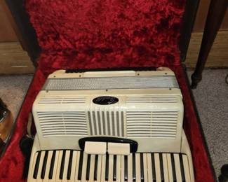 Scandalli accordion