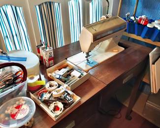 Singer "Futura 2" Sewing Machine