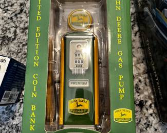 #158 Gearbox John Deere Limited Edition Coin Bank Gas Pump Collectible $30.00