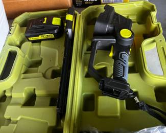 #129 Saker Hedge Trimmer in Case Battery Powered (w/batteries & Charger) $30.00
