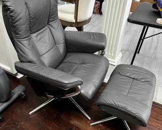 #9 grey stressless style recliner chair with ottoman $175.00