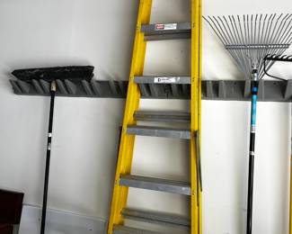 #146 Keller 8' Fiberglass Ladder $75.00