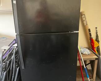 #119 Whirlpool Black Refrigerator/Freezer - 18cu Working (no ice maker) $150.00