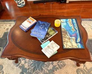 Nice Coffee Table $175.
50” x 34” x 19 H
Matching End Table.