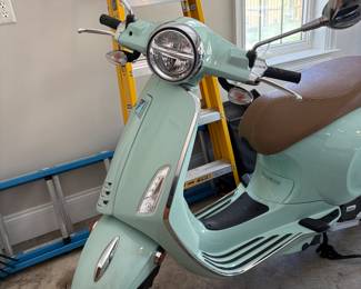 2023 150 Turquoise Vespa. 313 miles 60mph Serviced Nov 2024 by D&D Service 155cc $5,900