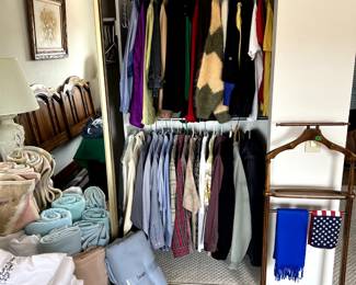 Vintage to modern Men's and Women's clothing. Clean and in excellent condition!