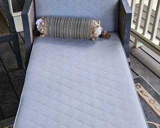 Outdoor lounge chair