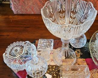 Assorted crystal pieces
