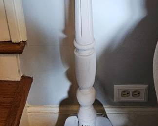 Pedestal table