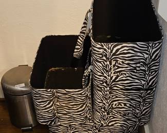 Storage totes