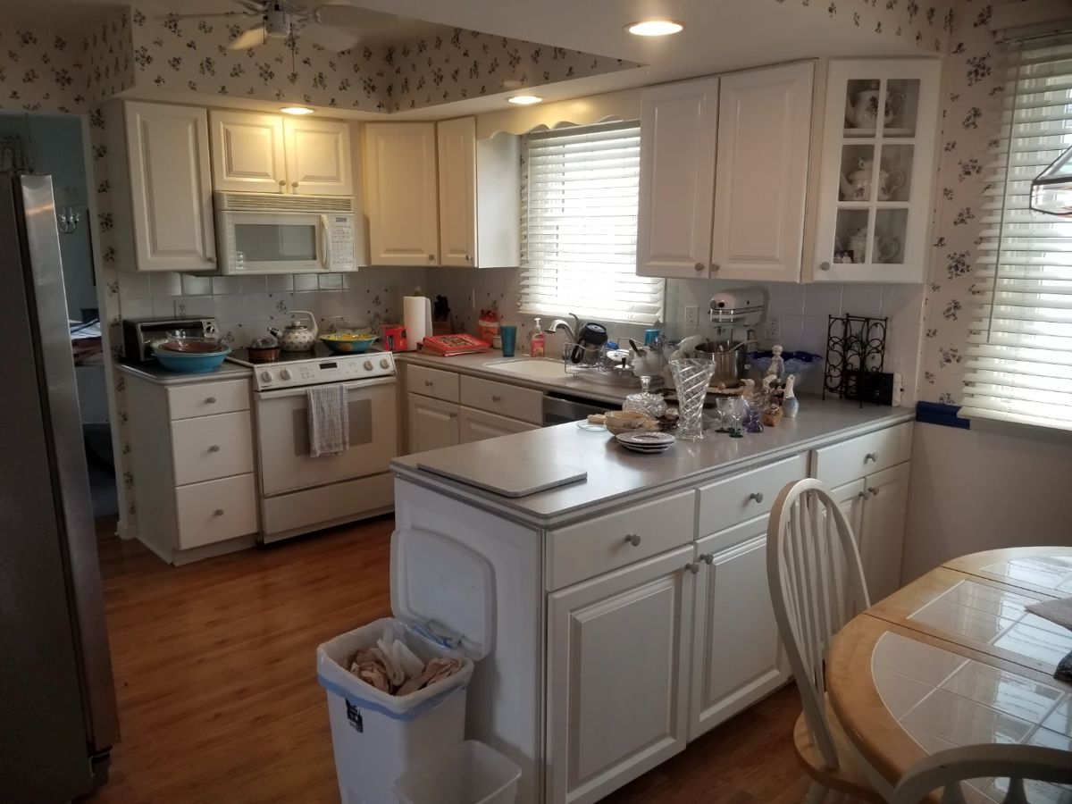 Pretty white U-shaped kitchen with pantry - plenty of cabinets!
