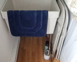 Laundry sink