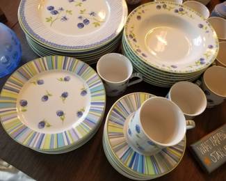 Laura Ashley Bramble dinnerware