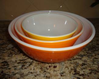 PYREX vintage bowl set