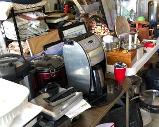 Nice assortment of kitchen small appliances