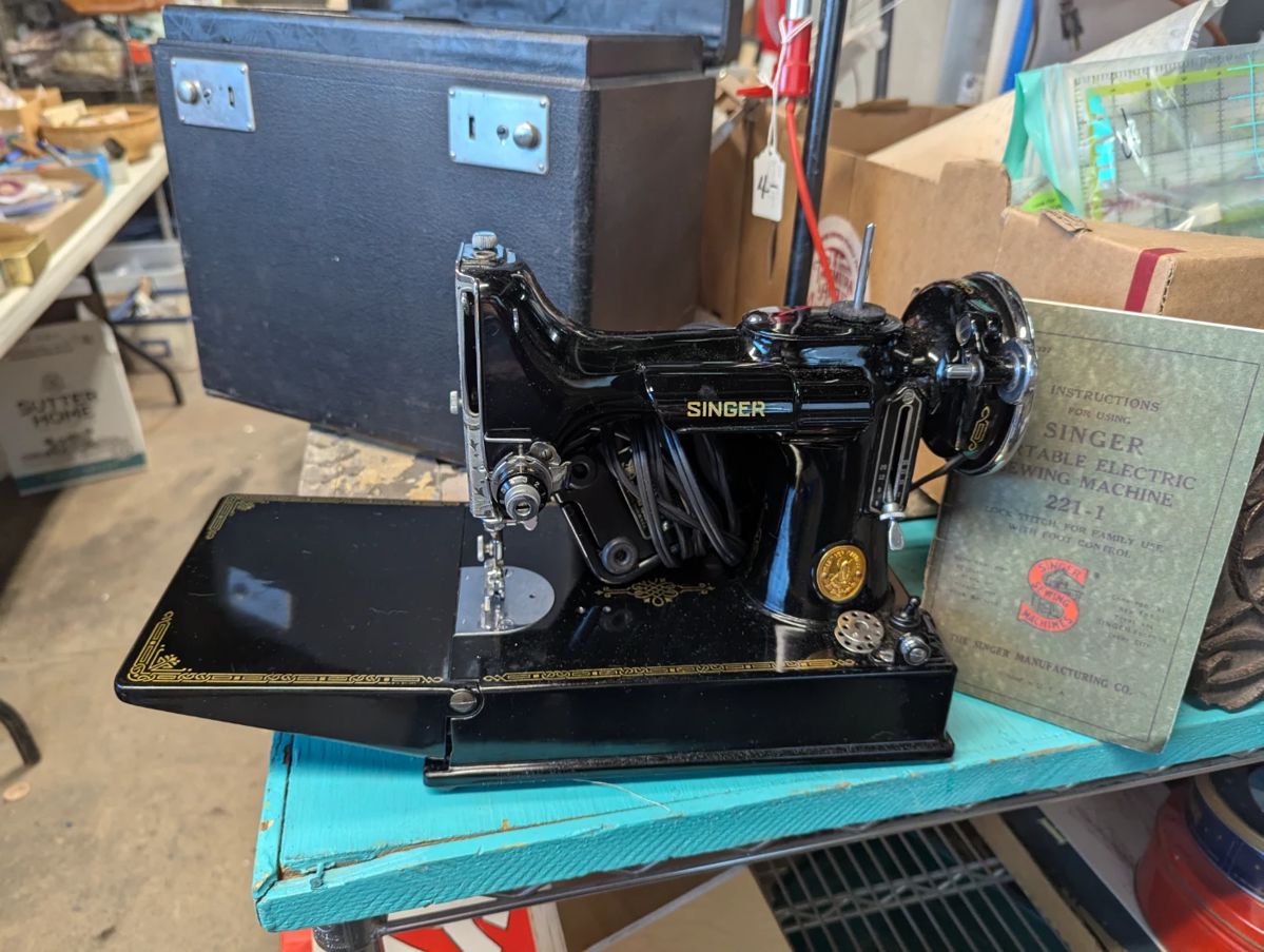 New for Saturday includes carryingcase and accessories 