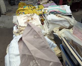 Vintage linens, tablecloths & fabric