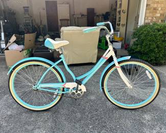 Awesome Women’s Schwinn Legacy Beach Cruiser bike