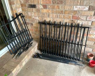 Metal gate panels